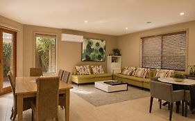 Spacious Ex-Display 5 Bdr House,Up To 15 Guests, Fully Ac- Williams Landing